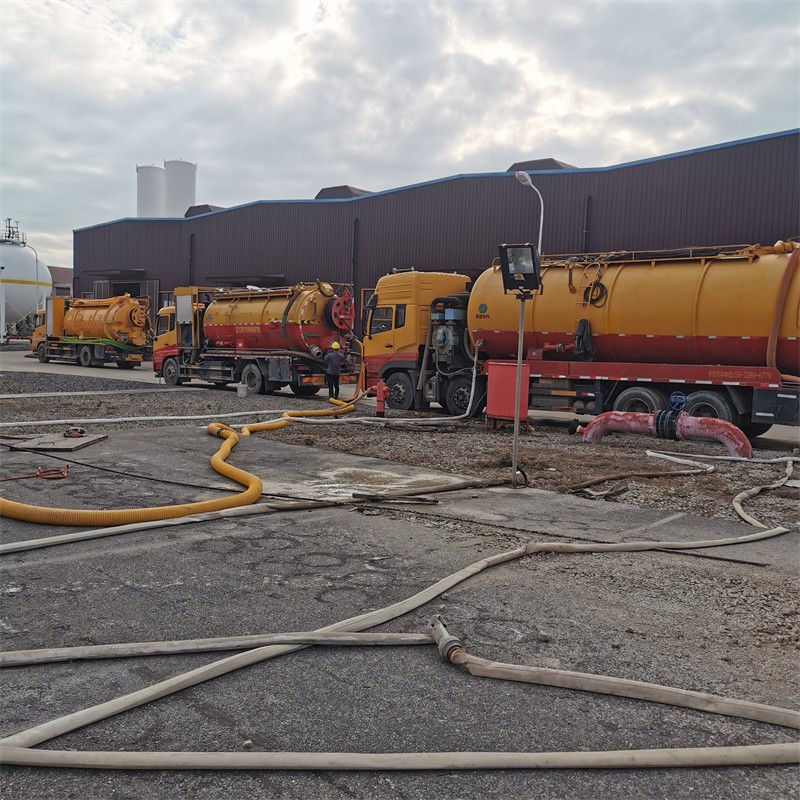 青山污水池清理